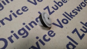 Spinka listwy zakrywającej prowadnicę drzwi przesuwnych 