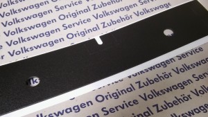 Podkładka tłumiąca pod tablicę rejestracyjną